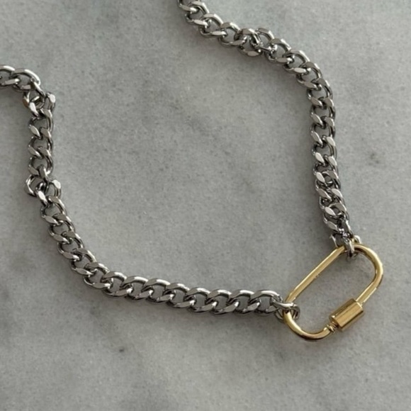 Modest Lu Jewelry - COPY - COPY - Silver Horse Bit Chunky Charm Clasp Carabiner Necklace

Brand New